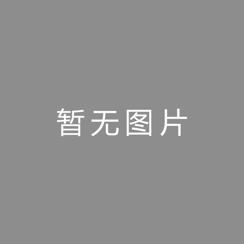 🏆镜头运动 (Camera Movement)迈阿密中场：梅西能够拉高整队水平，他在场时全队精力愈加丰满